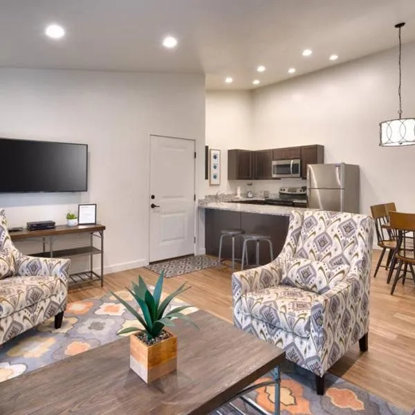 6L Top Floor RedCliff Condo, Pool & Hot Tub，位于摩押的酒店