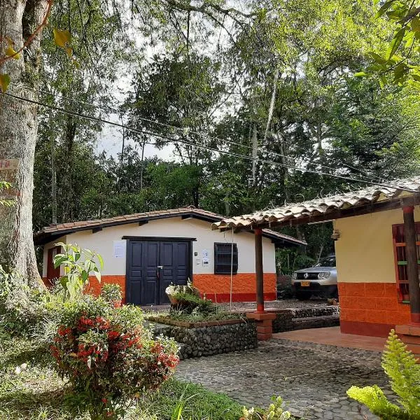 Compostela cabaña privada (private cabin for rent)，位于San Lorenzo的酒店