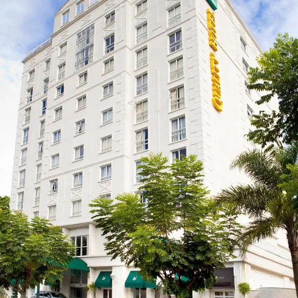 库里提巴品质酒店，位于Almirante Tamandaré的酒店