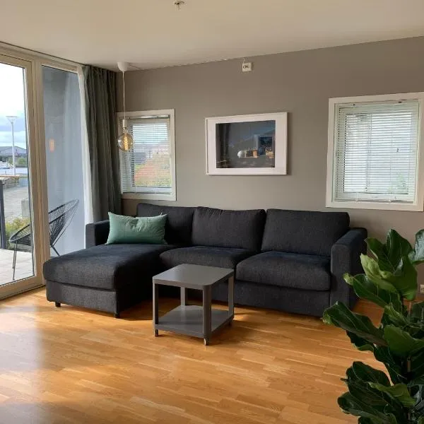 Modern apartment in the Harbour of Jørpeland，位于约尔珀兰的酒店