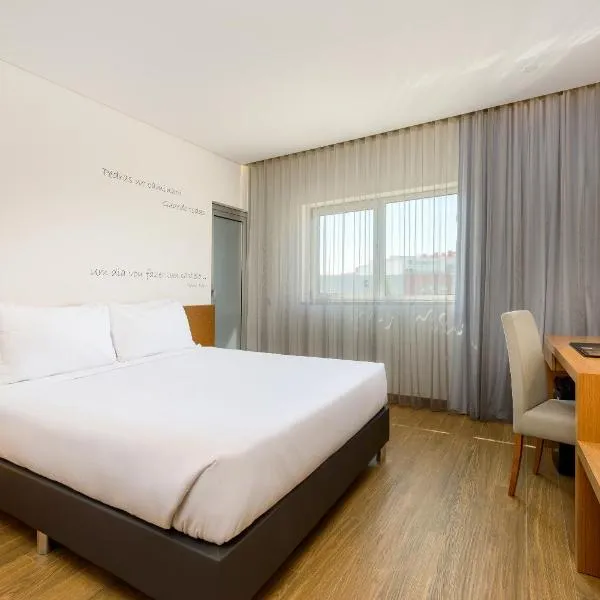 TRYP by Wyndham Leiria，位于Arnal的酒店