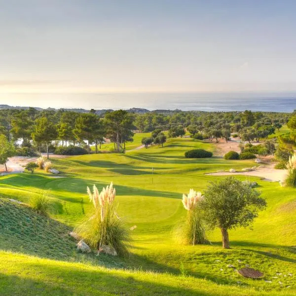 Korineum Golf & Beach Resort，位于凯里尼亚的酒店