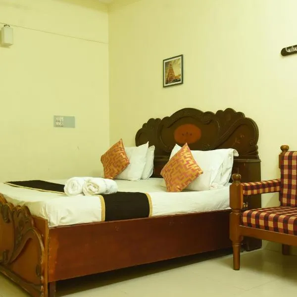 Hotel Raja Palace，位于Karungulam的酒店