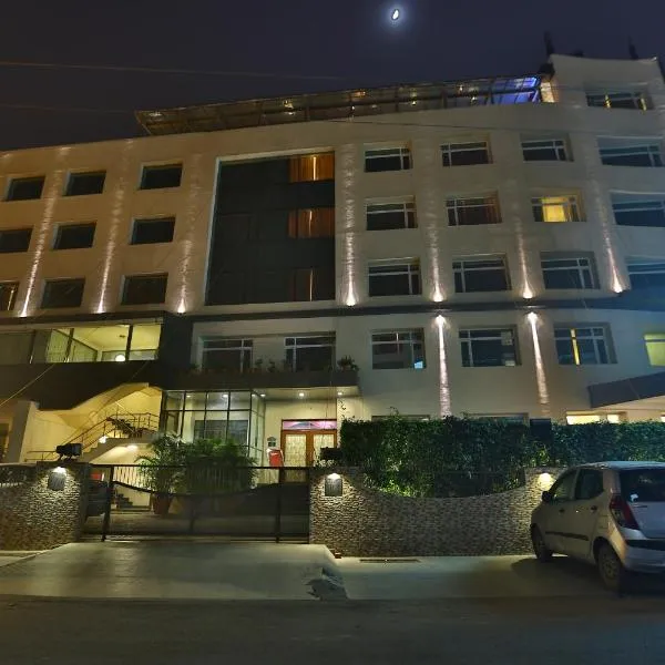 舒适旅馆，位于Hasanganj的酒店