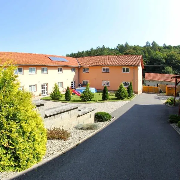 Černý Kocour Apart hotel，位于Šarovy的酒店