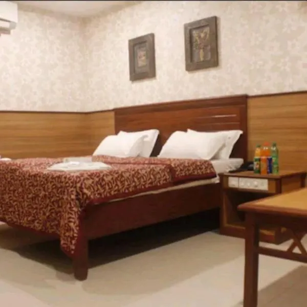 Hotel Chitra Park，位于蒂鲁琴杜尔的酒店
