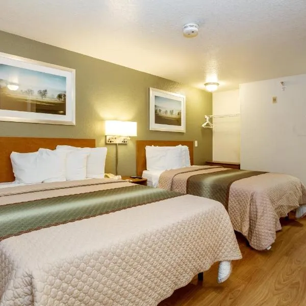 HomeTowne Studios by Red Roof Philadelphia - Maple Shade, NJ，位于Maple Shade的酒店