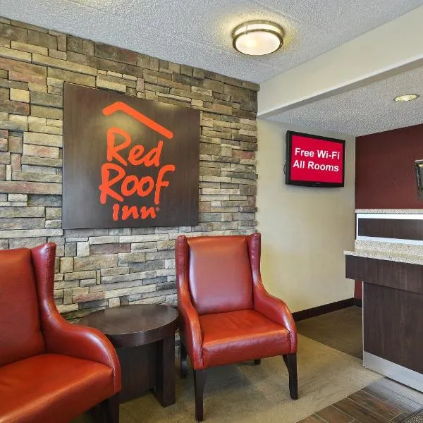 Red Roof Inn Charleston West - Hurricane, WV，位于Teays Valley Estates的酒店
