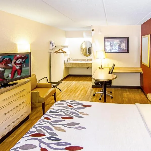 Red Roof Inn Erie – I-90，位于伊利的酒店