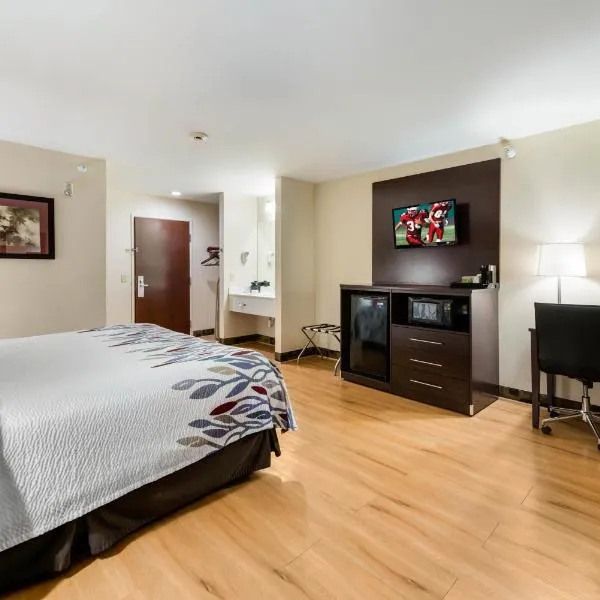 Red Roof Inn & Suites Monee，位于Monee的酒店