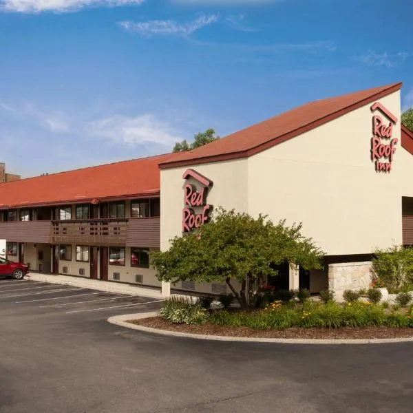 Red Roof Inn Detroit - Dearborn-Greenfield Village，位于法明顿希尔斯的酒店