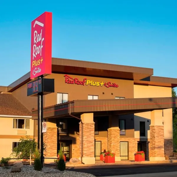 Red Roof Inn PLUS+ & Suites Malone，位于康沃尔的酒店