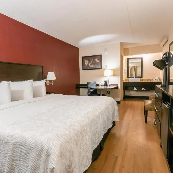 Red Roof Inn PLUS+ Birmingham East – Irondale/Airport,位于伯明翰的酒店