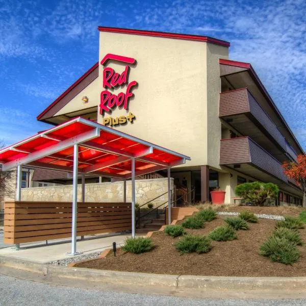 Red Roof Inn PLUS+ Baltimore-Washington DC/BWI Airport，位于Pasadena的酒店