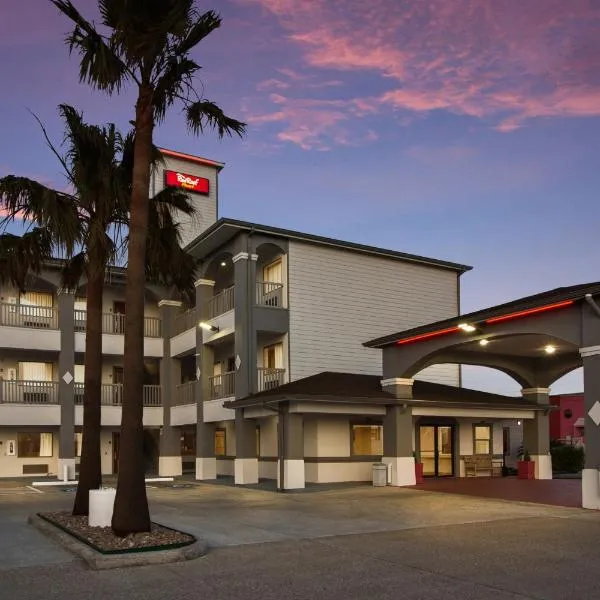 Red Roof Inn PLUS + Galveston - Beachfront，位于加尔维斯敦的酒店