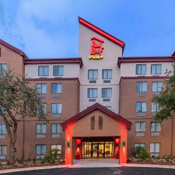 Red Roof Inn PLUS+ Jacksonville – Southpoint，位于Carriage Club of Jacksonville Heliport的酒店