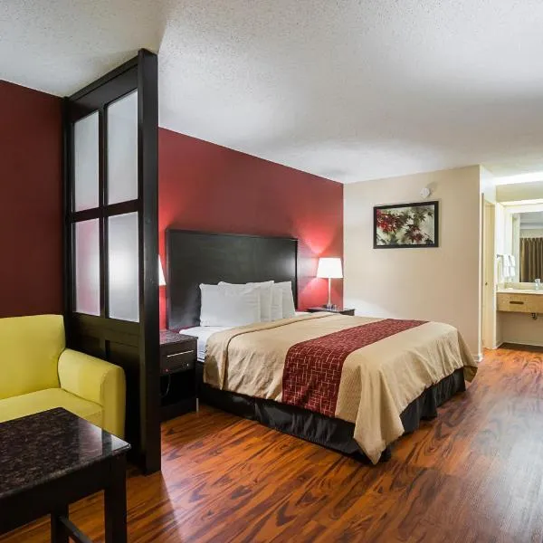 Red Roof Inn & Suites Scottsboro，位于Pisgah的酒店