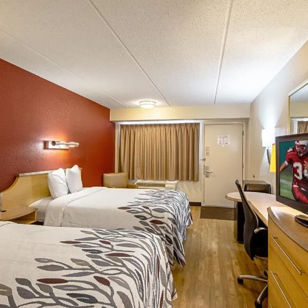 Red Roof Inn Charleston - Kanawha City, WV，位于查尔斯顿的酒店