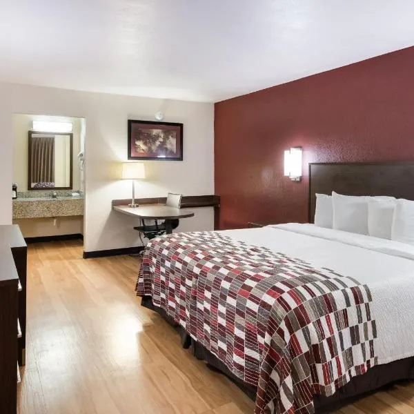 Red Roof Inn & Suites Commerce - Athens，位于Jefferson的酒店