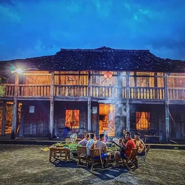 Lo Lo Homestay & Cafe Meo Vac，位于Mèo Vạc的酒店