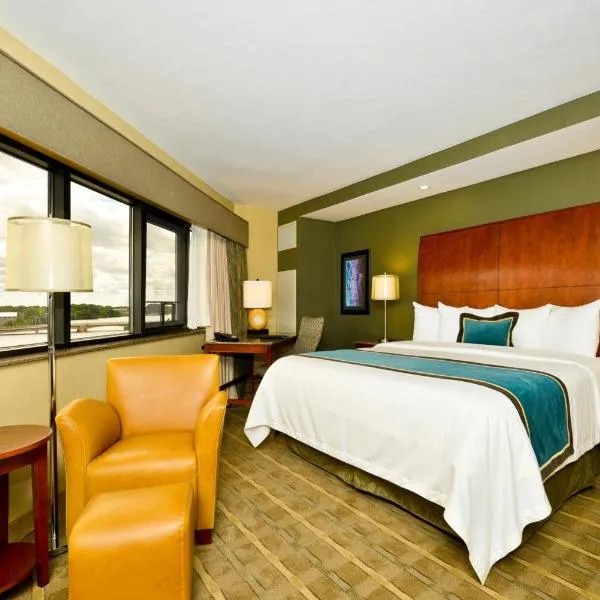 Oshkosh Waterfront Hotel & Convention Center，位于奥什科什的酒店