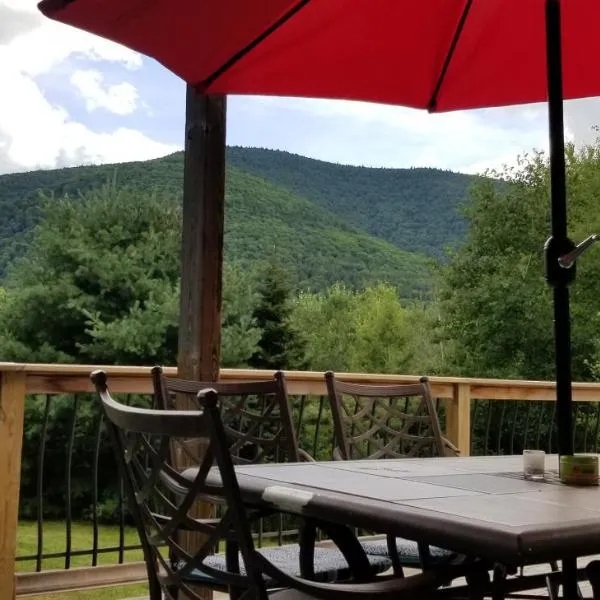 Amazing Views! Hunter Mt 5 Bedroom Home! Best location surrounded by beautiful Mt views! Enjoy Lakes, Ski Slopes & Firepit under Stars!，位于亨特的酒店