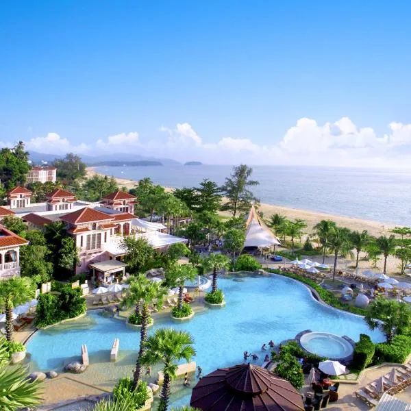 Centara Grand Beach Resort Phuket，位于卡伦海滩的酒店