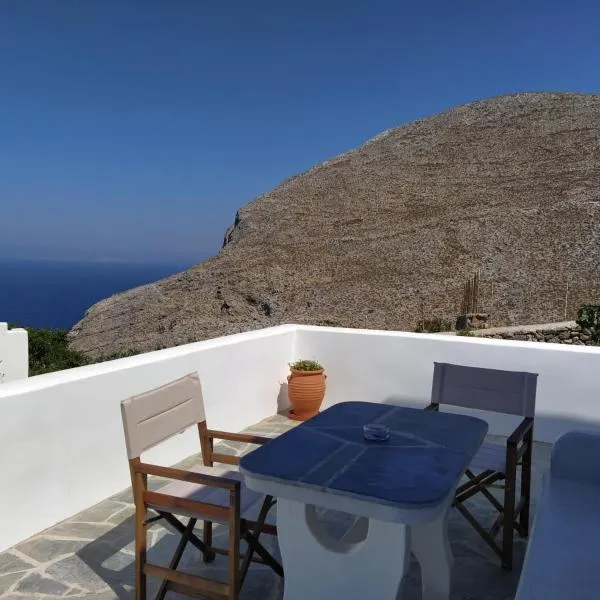 Cycladic houses in rural surrounding，位于阿吉亚利的酒店