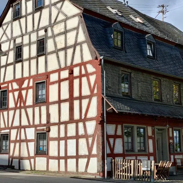 Altes Zehnthaus Geierlay，位于Mittelstrimmig的酒店