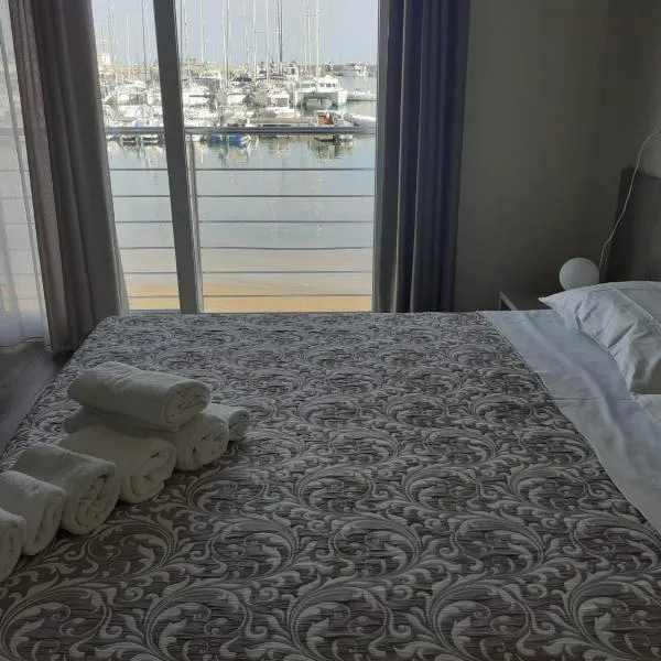 SARACENO HOTEL，位于维博瓦伦蒂亚码头的酒店
