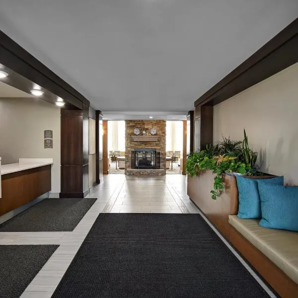 Staybridge Suites - Holland by IHG，位于霍兰的酒店