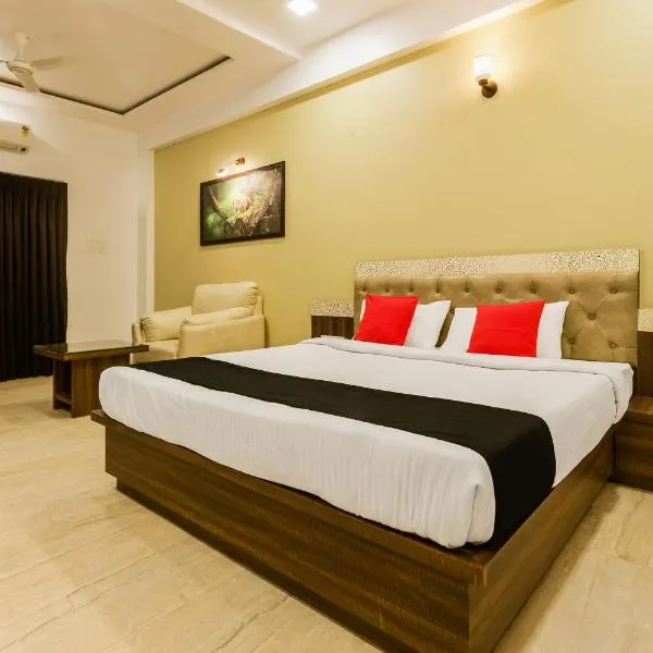 Hotel Om Inn - Talegaon Dabhade，位于Dehu的酒店