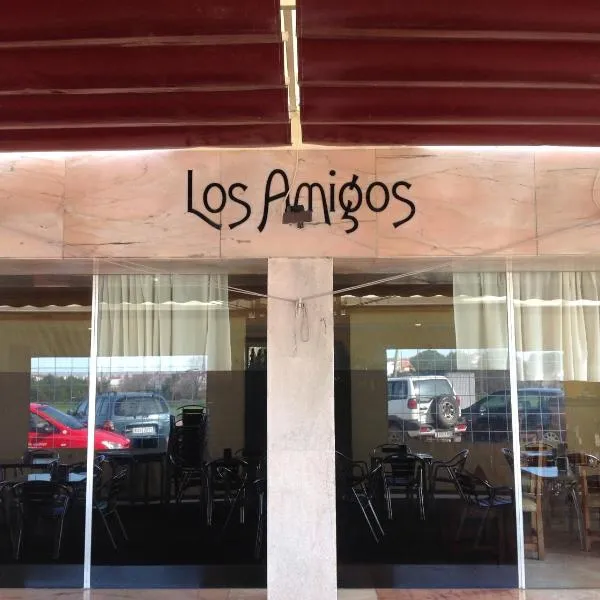 Hostal Los Amigos，位于San Benito de la Contienda的酒店