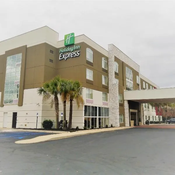 Holiday Inn Express Columbia NE - Fort Jackson，位于Dentsville的酒店