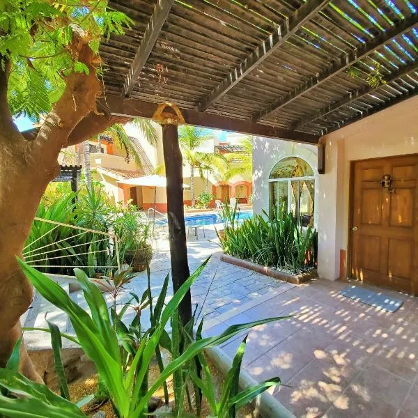 Coco Cabañas and Casitas Vacation Rentals，位于洛雷托的酒店