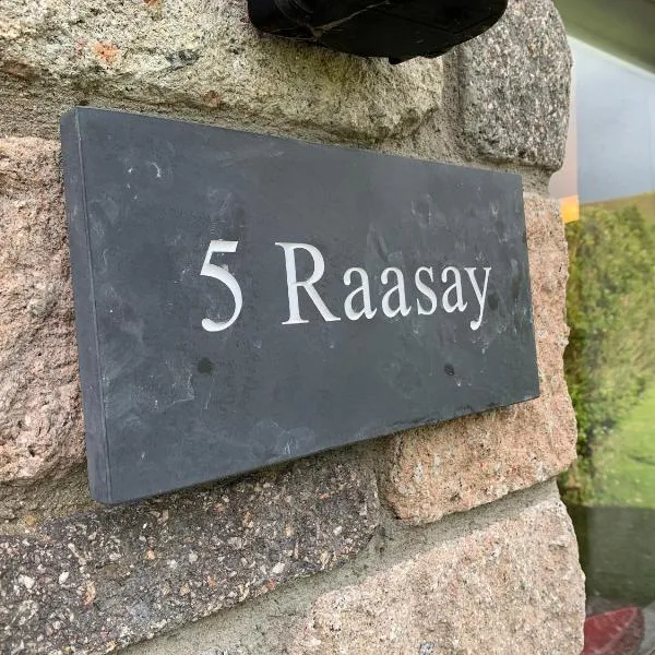 Raasay@Knock View Apartments, Sleat, Isle of Skye，位于蒂恩格的酒店