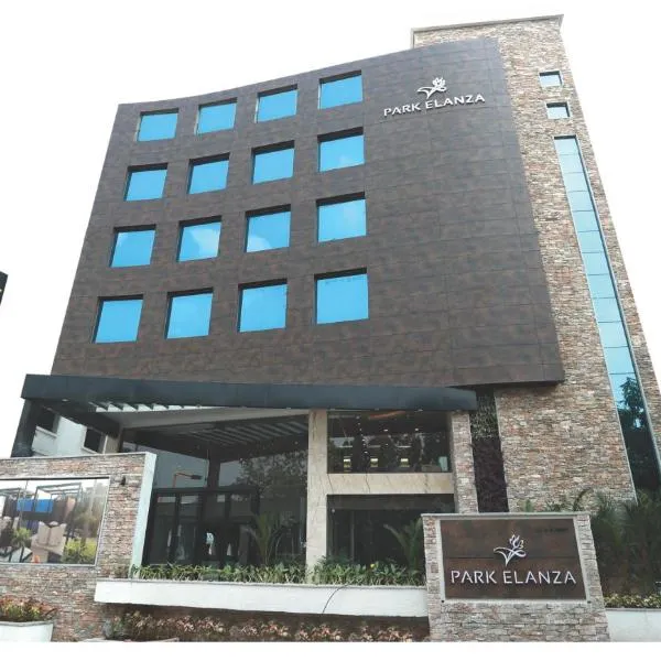 Hotel Park Elanza Chennai，位于Pādiyanallūr的酒店