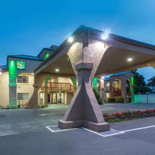 Quality Inn & Suites Crescent City Redwood Coast，位于新奥尔良市的酒店