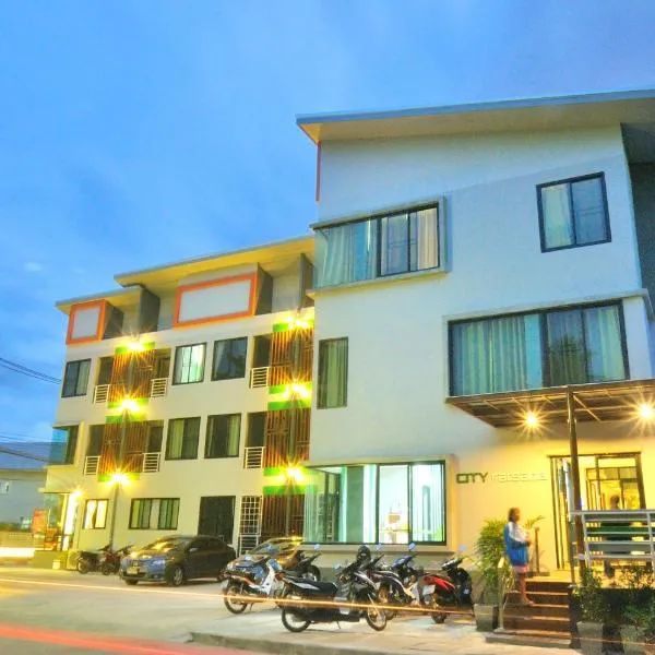 城市拉萨达公寓酒店，位于Ban Chomphu的酒店