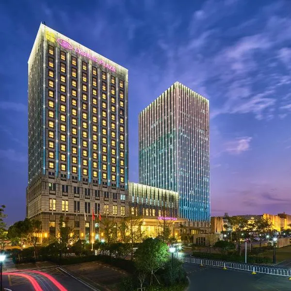 武汉开发区保和皇冠假日酒店，位于沌口镇的酒店