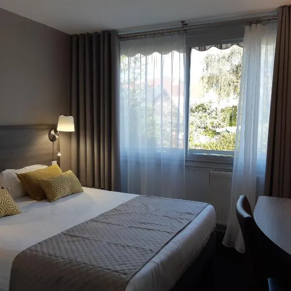 圣西尔凡尔赛阿罗特尔酒店 - 寂静的舞台，位于圣西尔-莱科勒的酒店