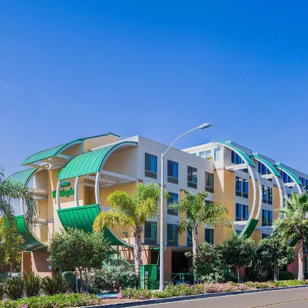 Holiday Inn Oceanside Marina Camp Pendleton, an IHG Hotel，位于奥欣赛德的酒店