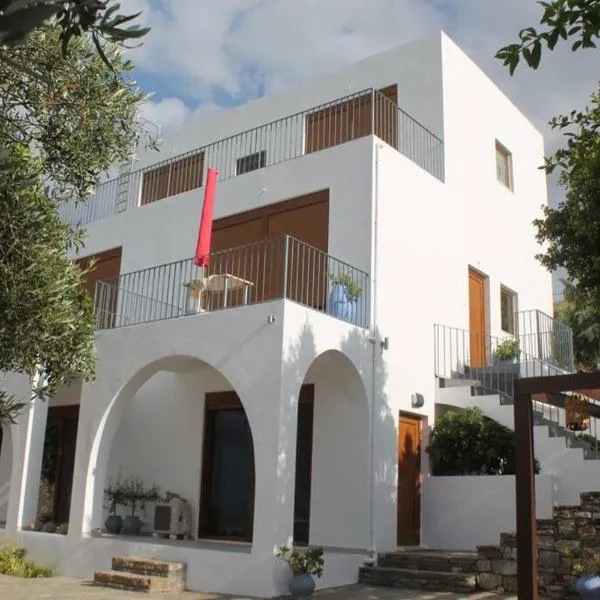 A Crystal Clear House in Pyrgos, Heraklion Crete，位于Protória的酒店