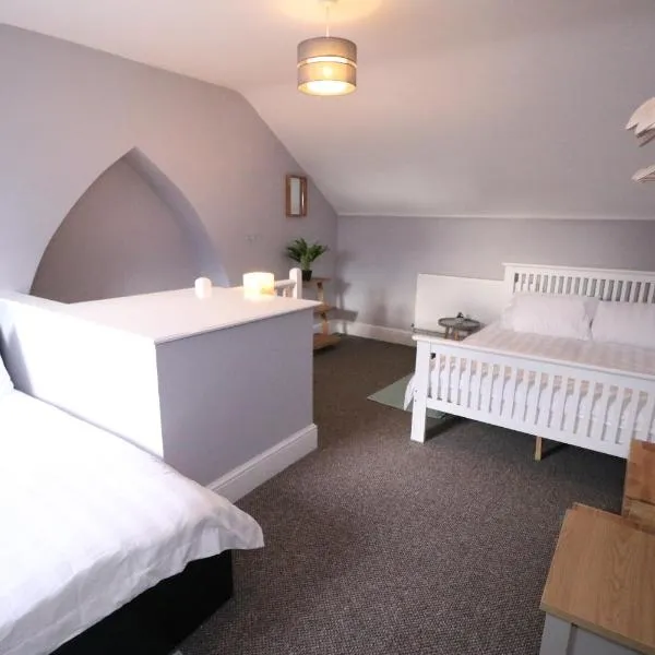 Amaya Five - Newly renovated - Very spacious - Sleeps 6 - Grantham，位于Cranwell的酒店