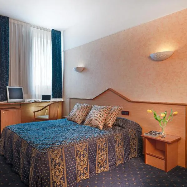 索艮提酒店，位于格鲁莫罗-德列巴蒂的酒店
