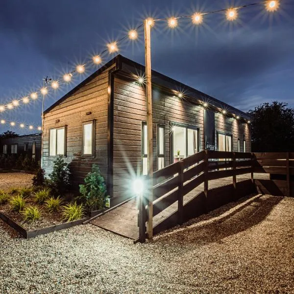 Black Bull Retreat, Barmston with Private Hot Tubs，位于Beeford的酒店
