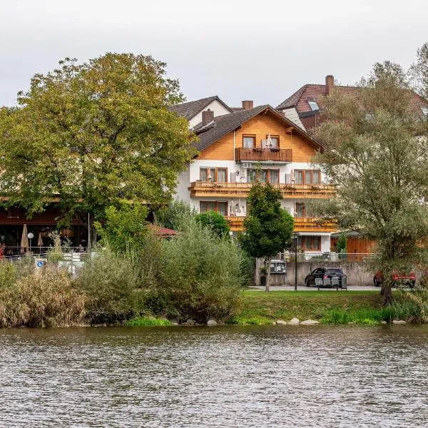 Landgasthof Moser & Restaurant Bootshaus，位于Hofkirchen的酒店