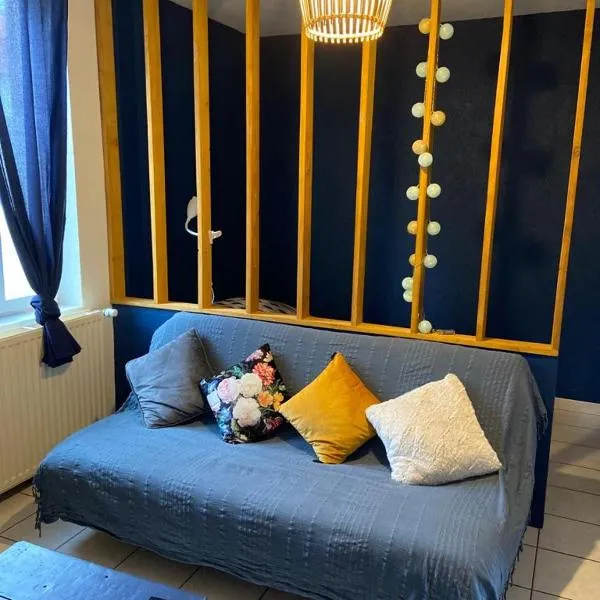 Appartement avec place de parking，位于Yzeure的酒店