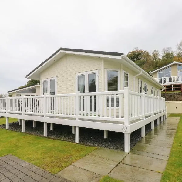 Cwtch Lodge 42，位于纳伯斯的酒店