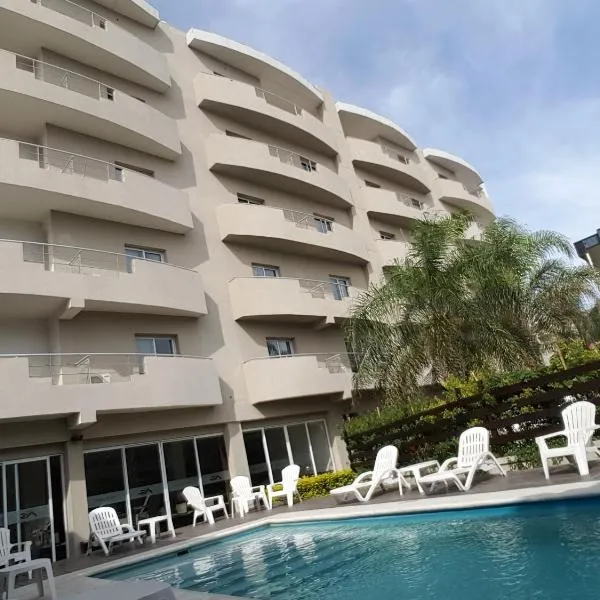 Altos，位于圣地亚哥-德尔埃斯特罗的酒店